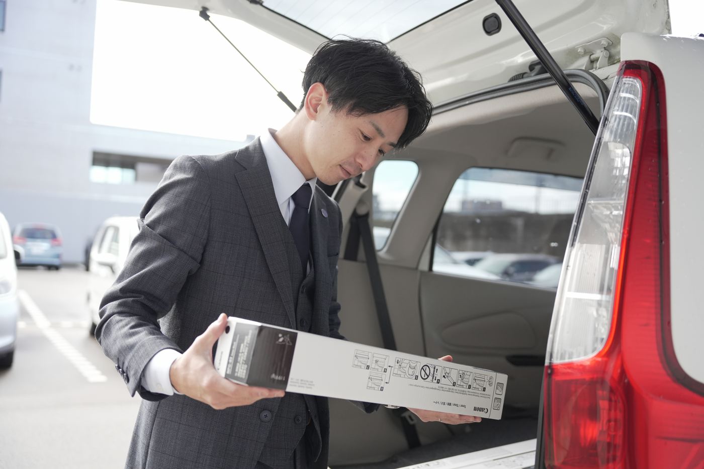車にトナーを積むICTサービス